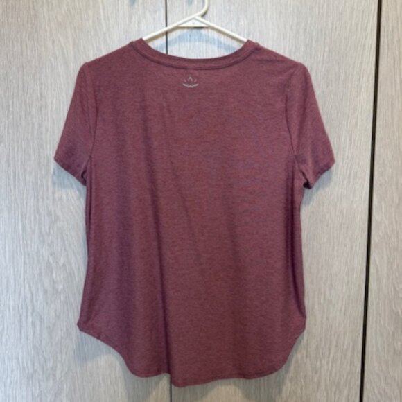 Beyond Yoga Featherweight “On the Down Low” T-Shirt in Orchid Blossom, Medium - Picture 3 of 7